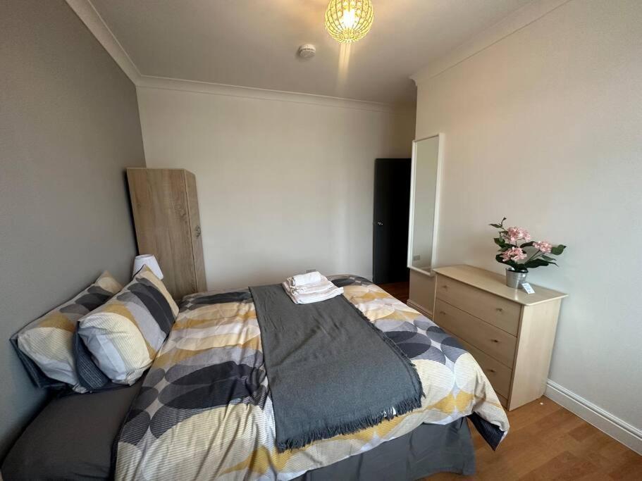 5 Bedroom House Se6 Лондон Екстериор снимка