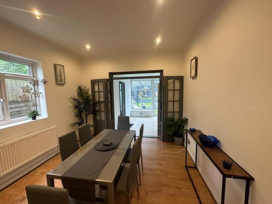 5 Bedroom House Se6 Лондон Екстериор снимка