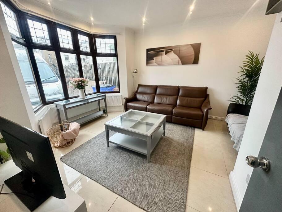 5 Bedroom House Se6 Лондон Екстериор снимка