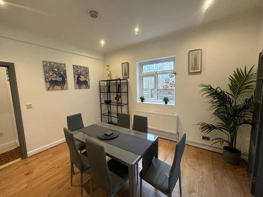 5 Bedroom House Se6 Лондон Екстериор снимка