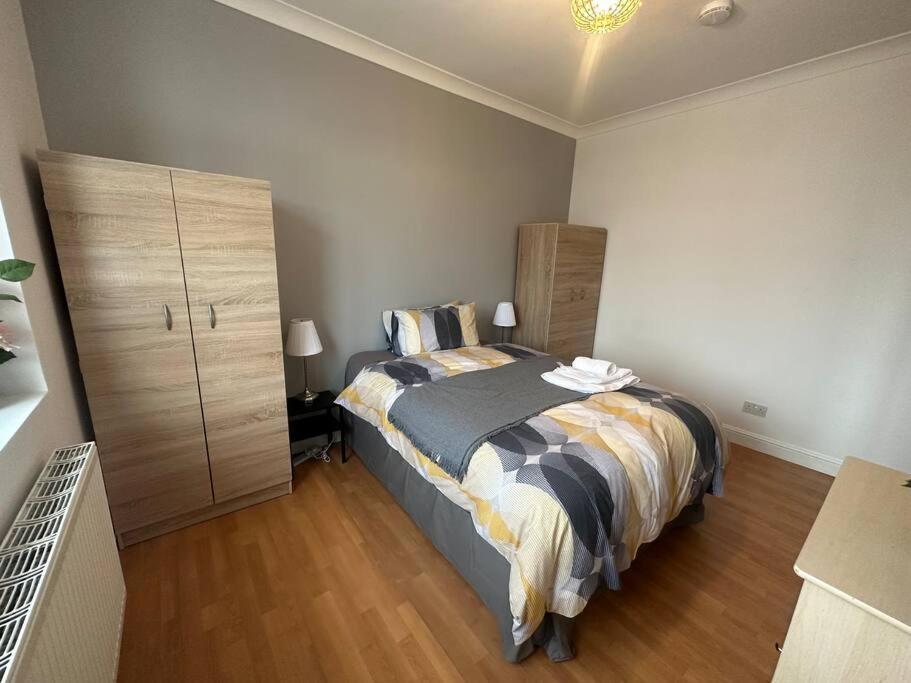5 Bedroom House Se6 Лондон Екстериор снимка