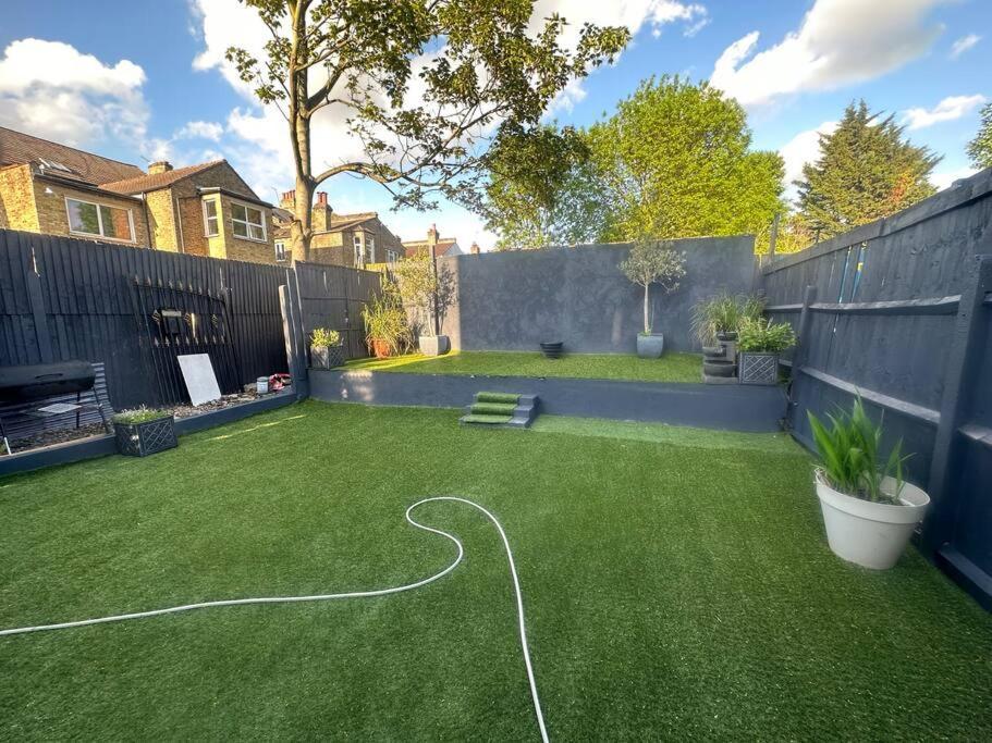 5 Bedroom House Se6 Лондон Екстериор снимка